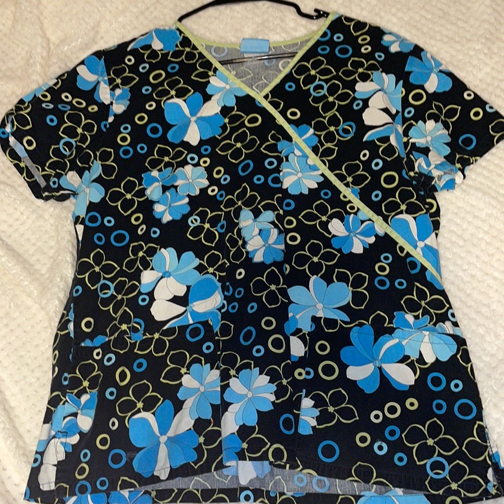 Size:M/L Type: Scrubs top